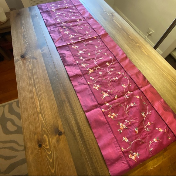 New table Runner Maroon Red with flowers and tassels 77 x 13 1/2 - Picture 3 of 10